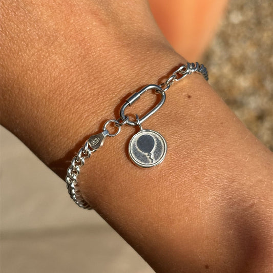 Silver curb chain bracelet with a silver balloon charm 